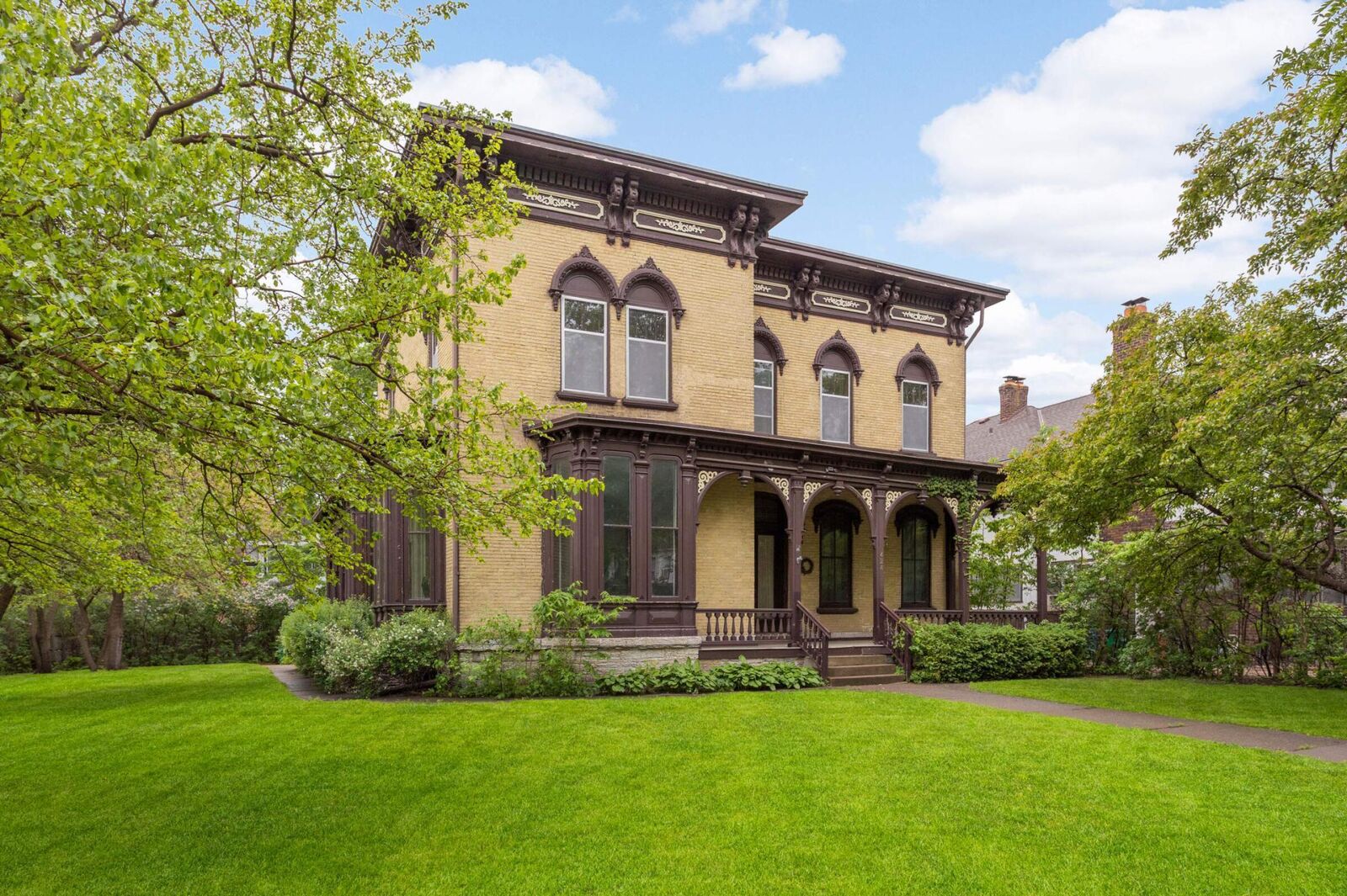 Property Photo:  424 5th Street SE  MN 55414 