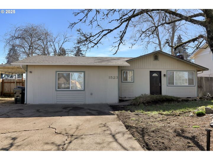 1523 W Fairview Dr  Springfield OR 97477 photo