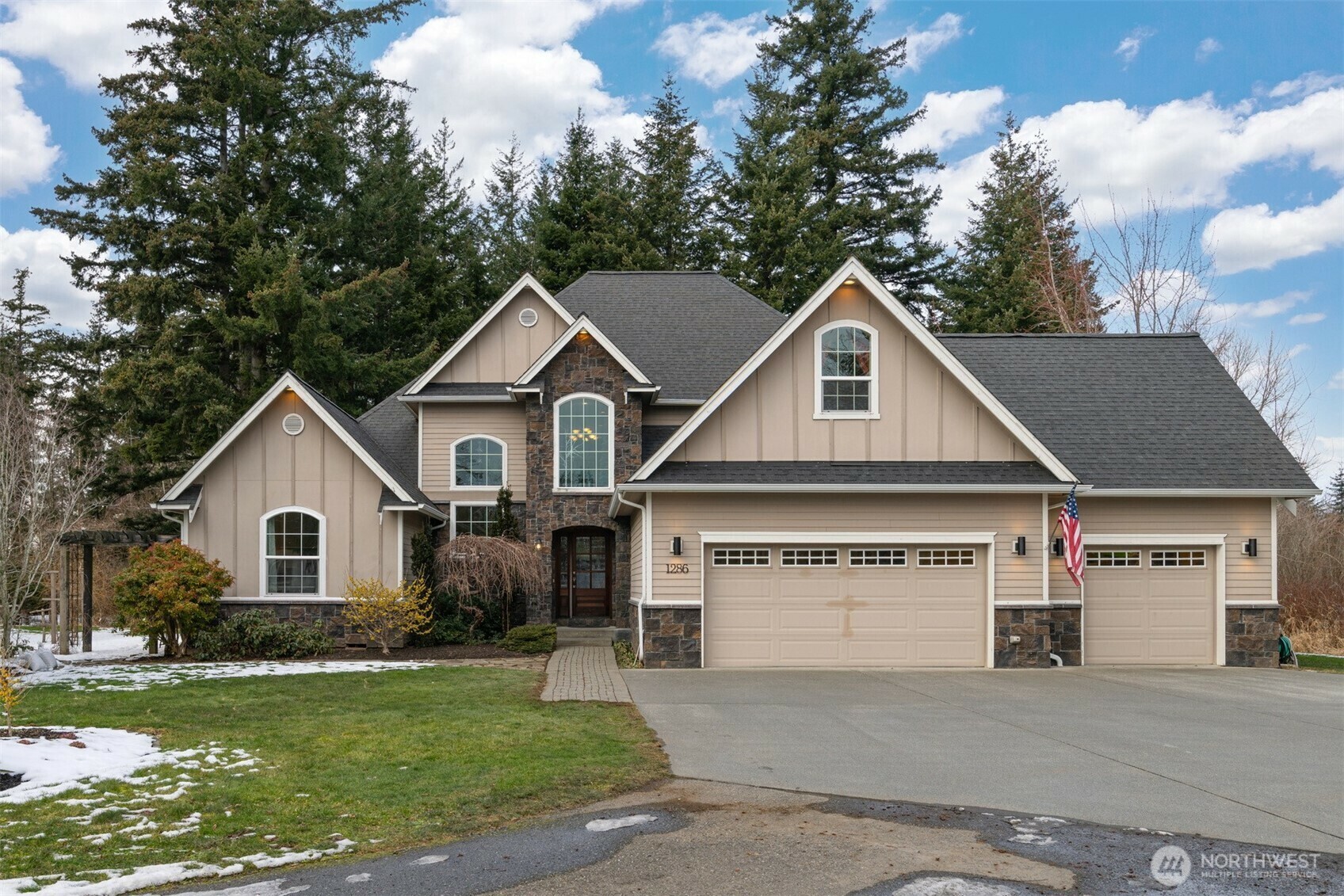 Property Photo:  1286 W Axton Road  WA 98248 