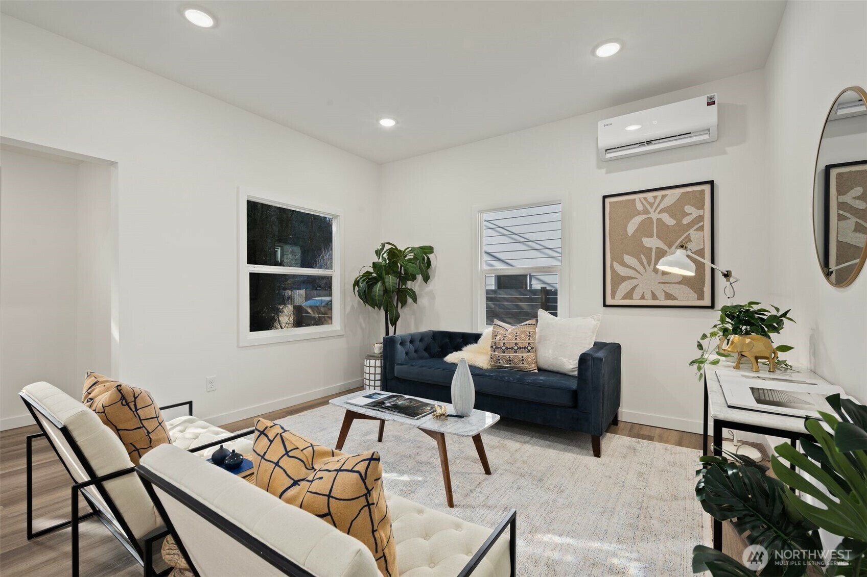 Property Photo: 1048 S Donovan Street WA 98108