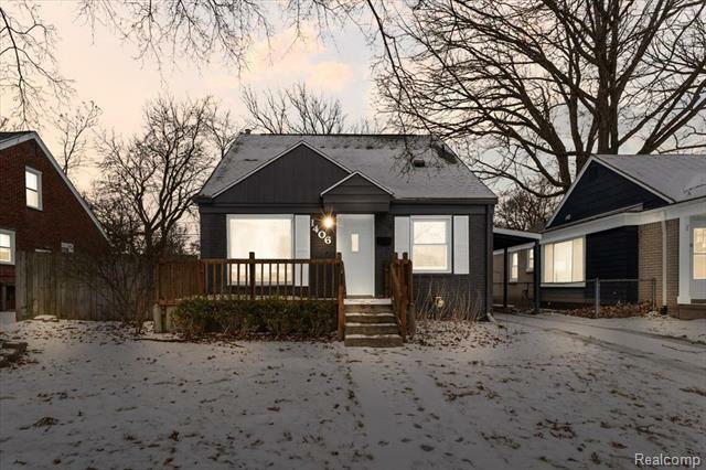 Property Photo:  1406 E 4th Street  MI 48067 