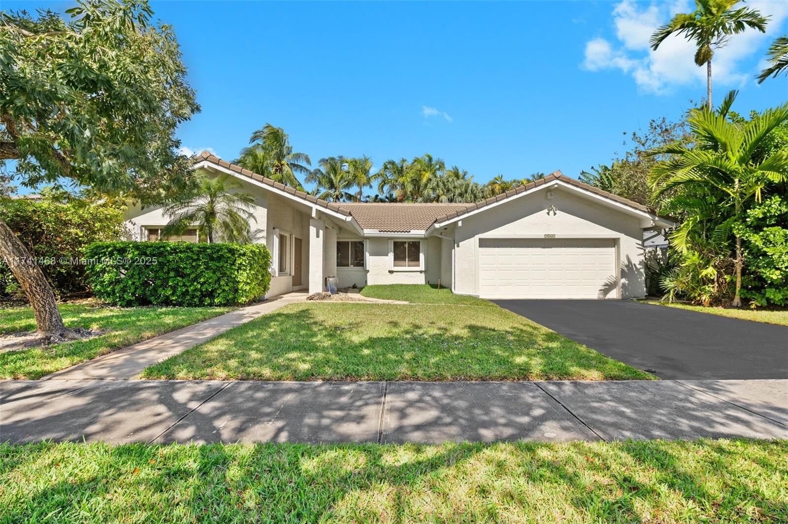 Property Photo: 2061 NE 207th St FL 33179