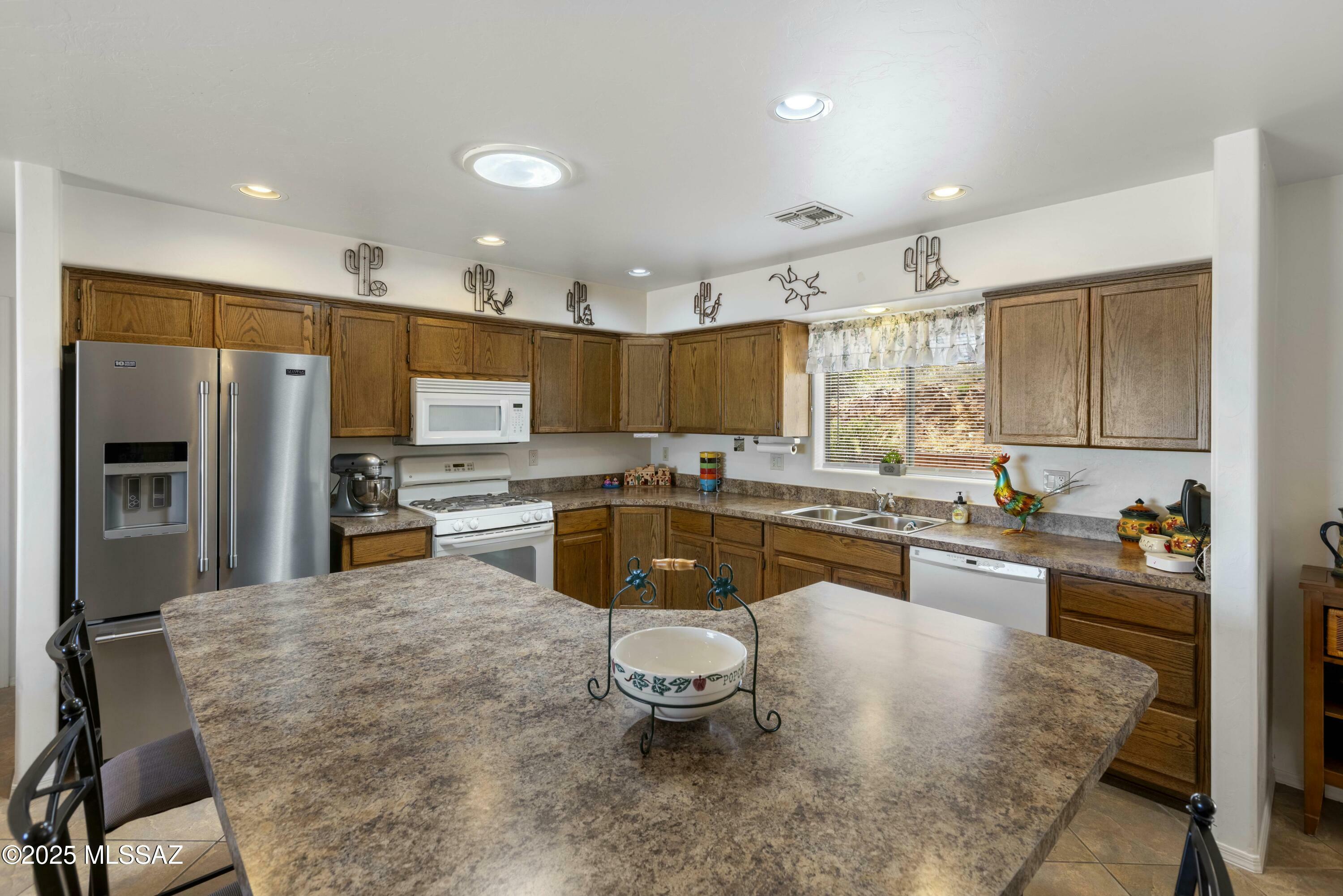 Property Photo:  881 N Mountain View Drive  AZ 85623 