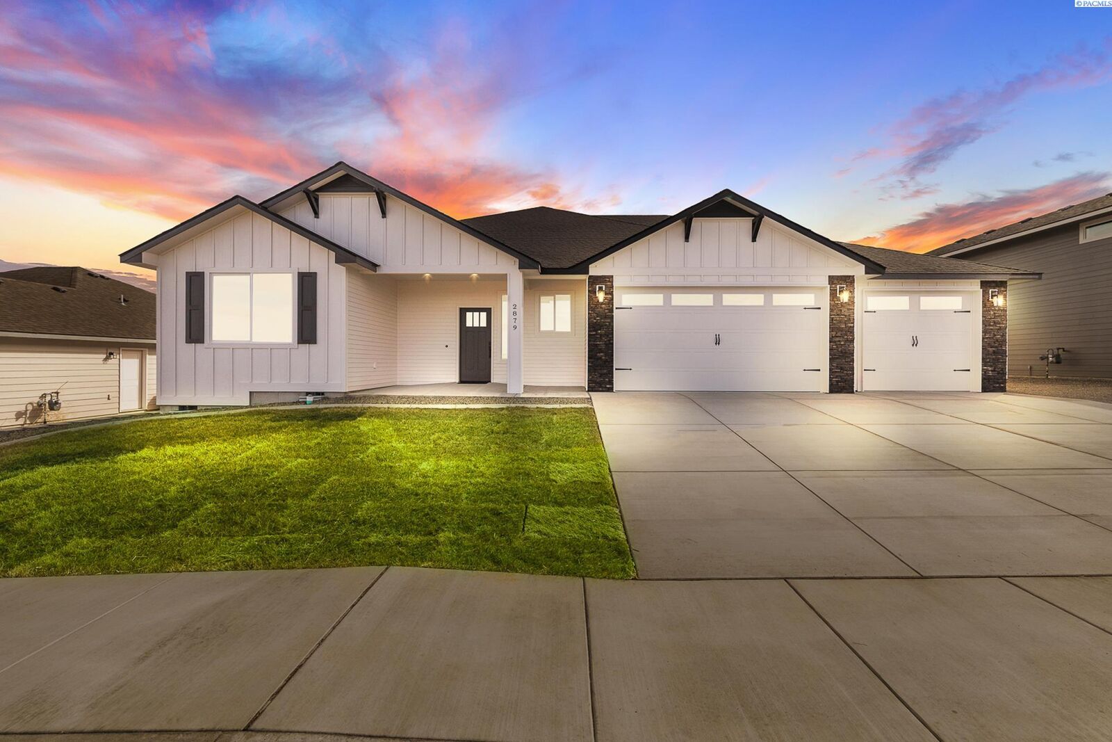 Property Photo: 2879 S Belfair Pl WA 99338