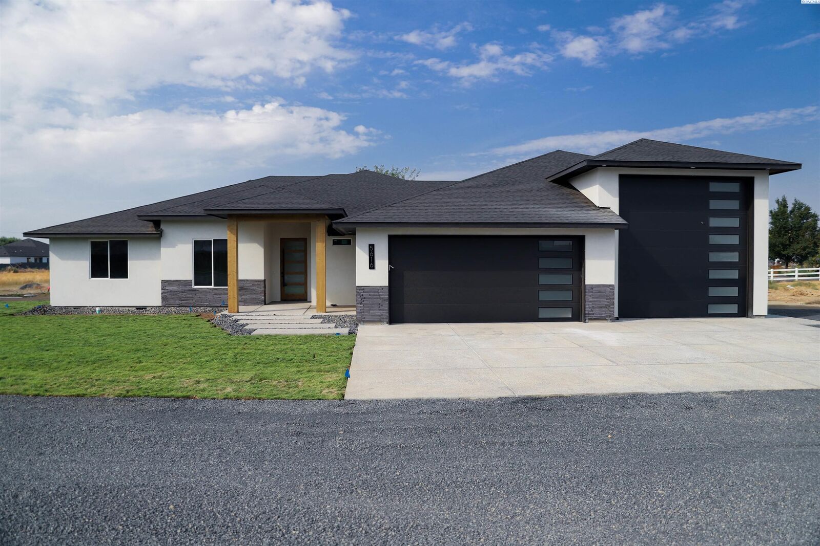 Property Photo:  5615 Sandifur Pkway  WA 99301 