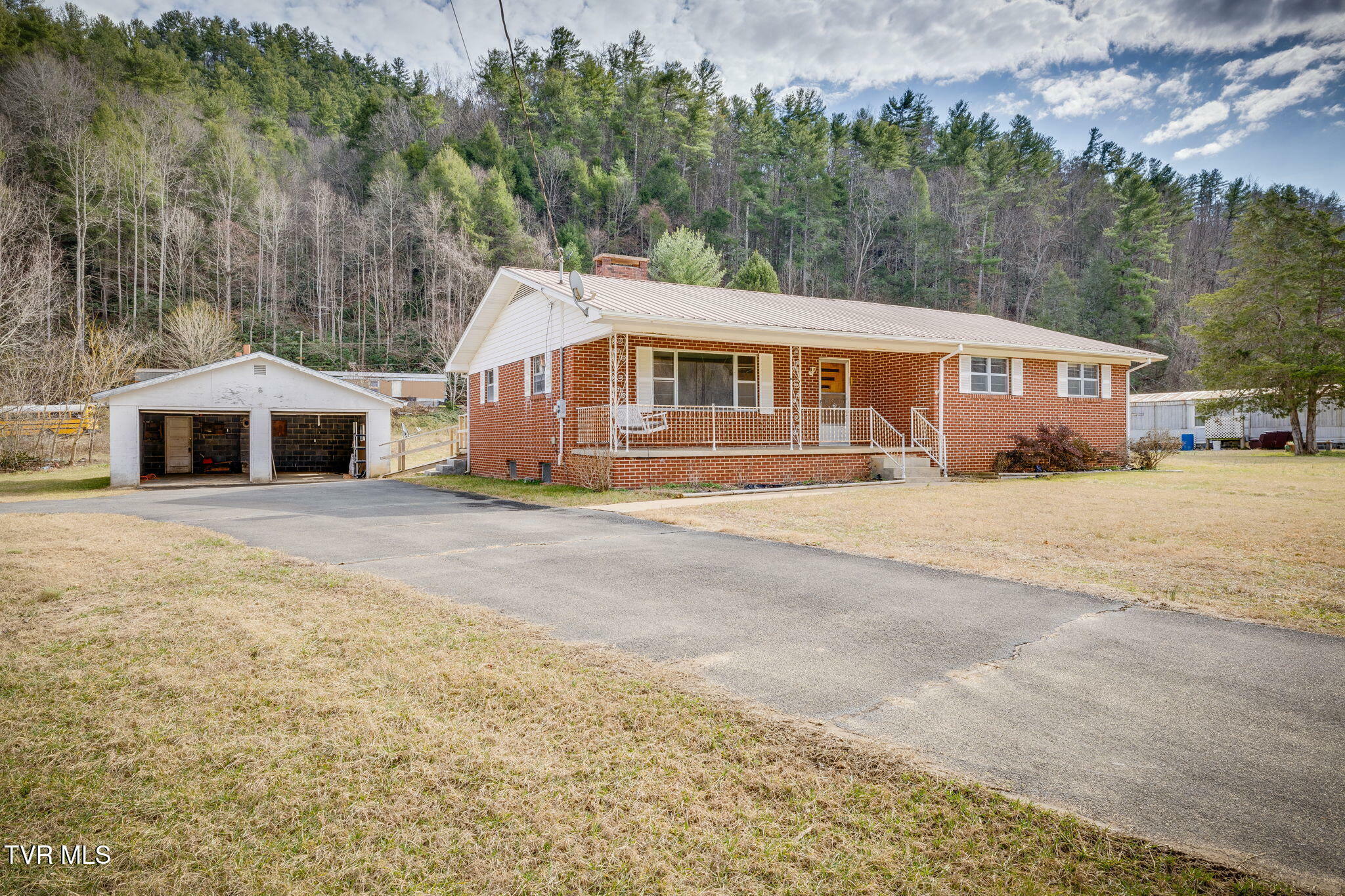 Property Photo:  2915 Temple Hill Road  TN 37650 