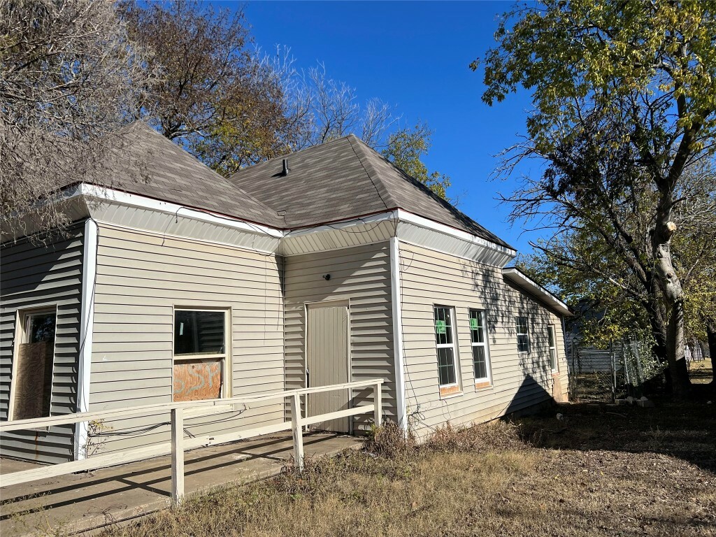 Property Photo:  1302 N 2nd Street  TX 76541 