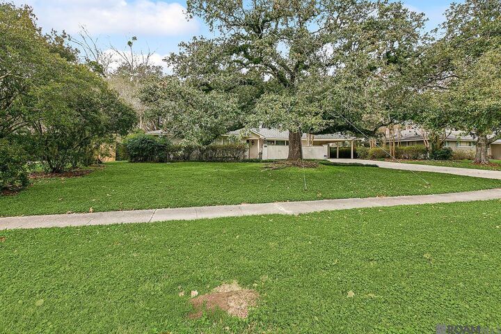 Property Photo: 3920 Drusilla Dr LA 70809