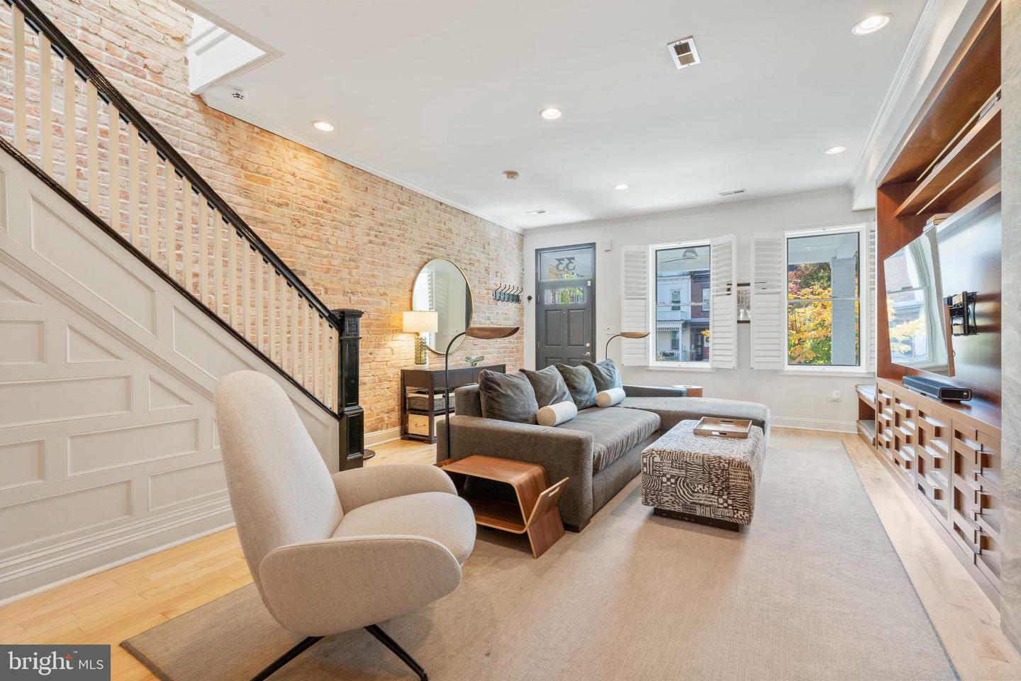 Property Photo:  33 W Street NW 1  DC 20001 