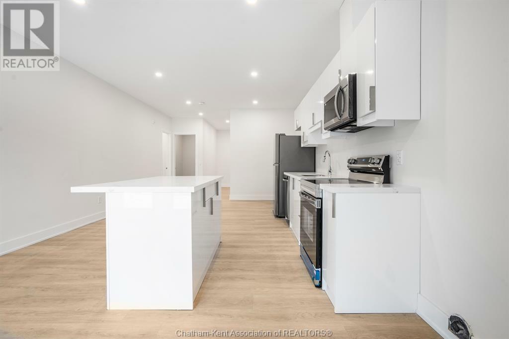 Property Photo:  151-157 King Street 3  ON N7M 1E4 