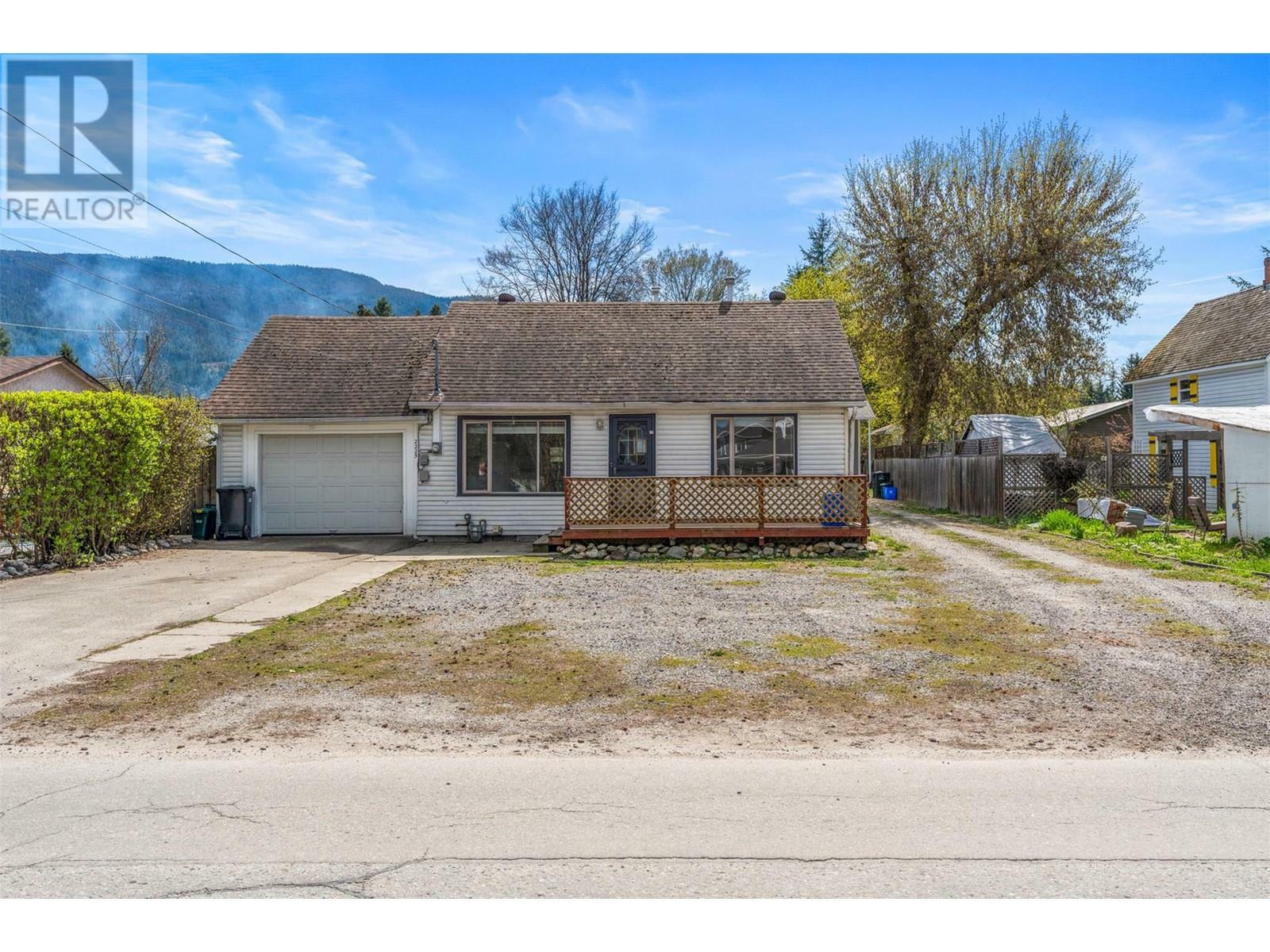 Photo de la propriété: 2225 Fletcher Avenue BC V4Y 0A4