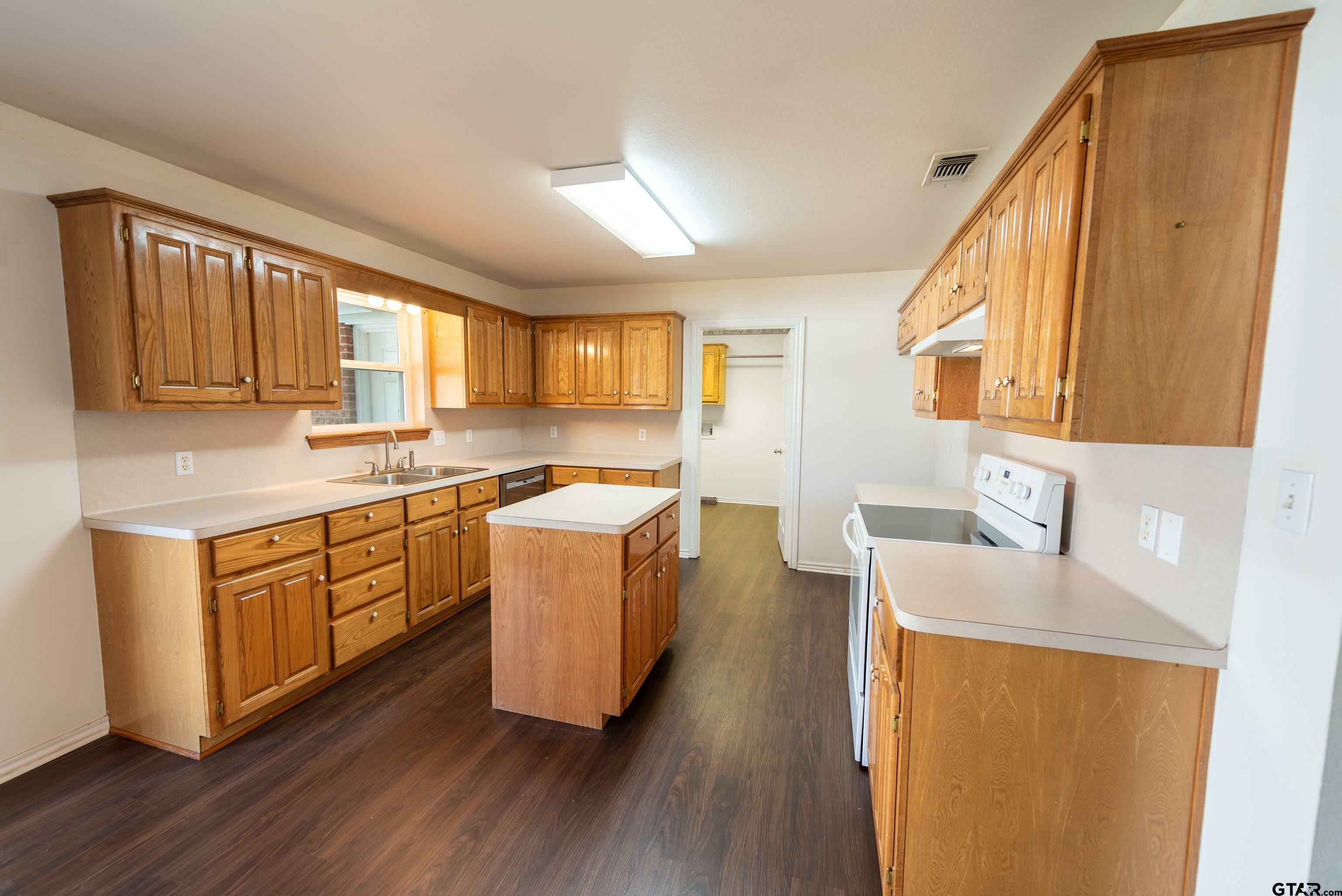 Property Photo: 604 Mustang TX 75457