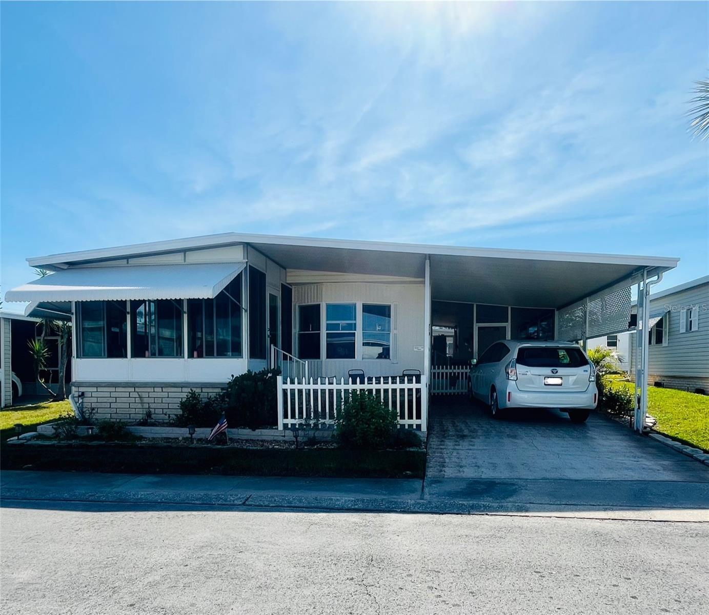 Property Photo: 218 Red Maple Drive FL 34684