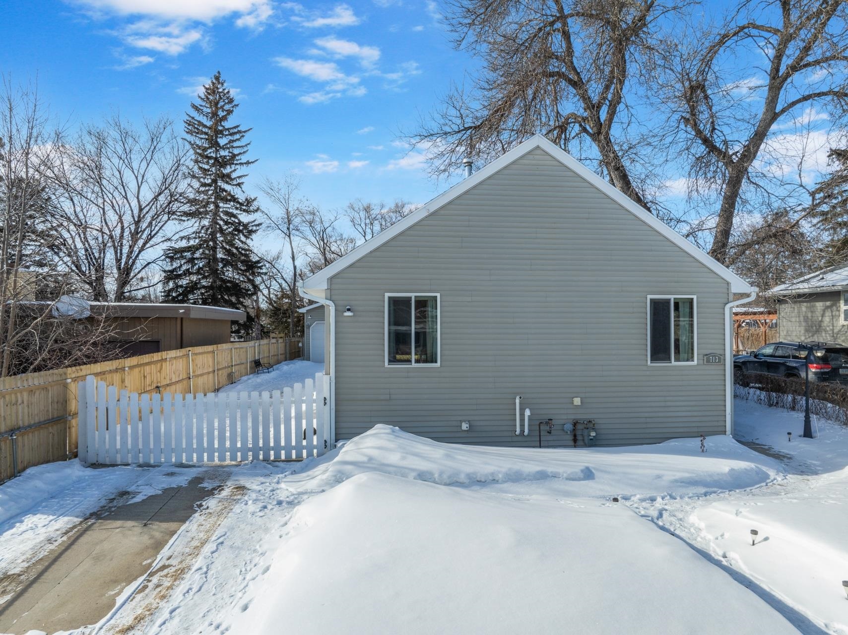 Property Photo:  713 11th St NW  ND 58703 