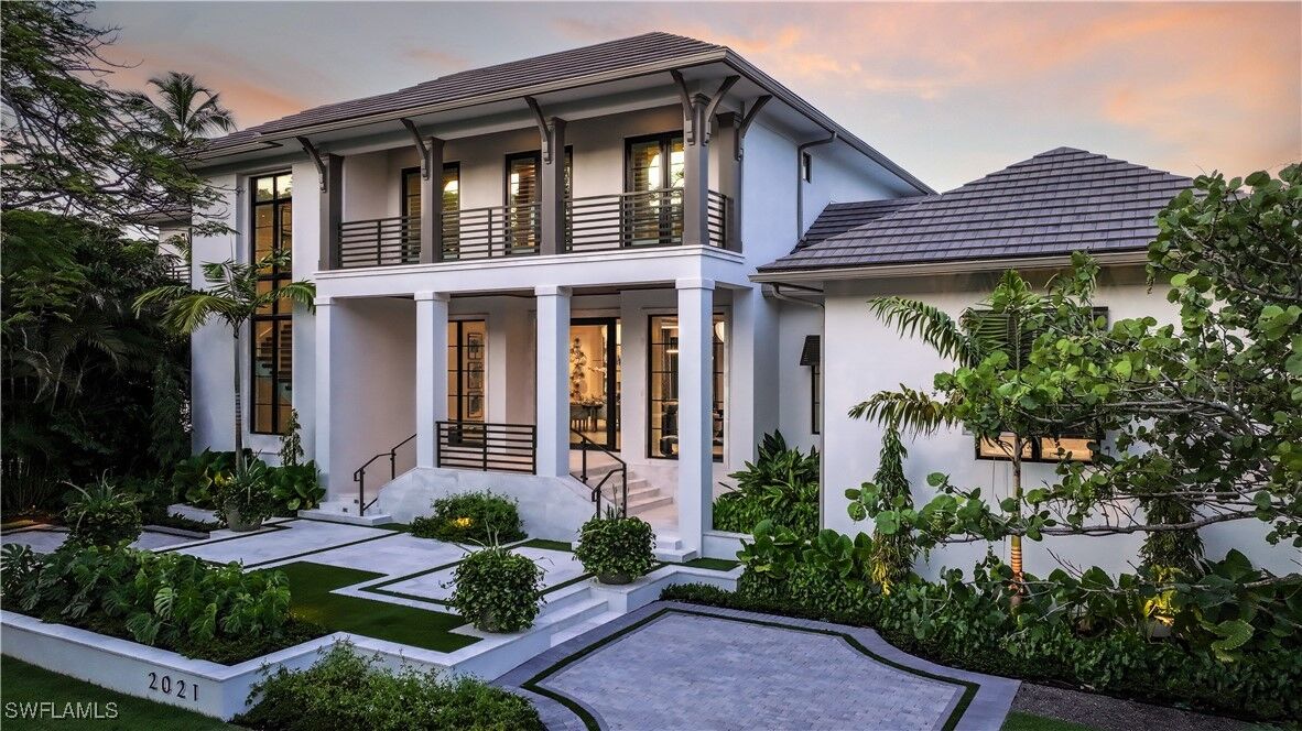 Property Photo: 2021 Gordon Drive E FL 34102
