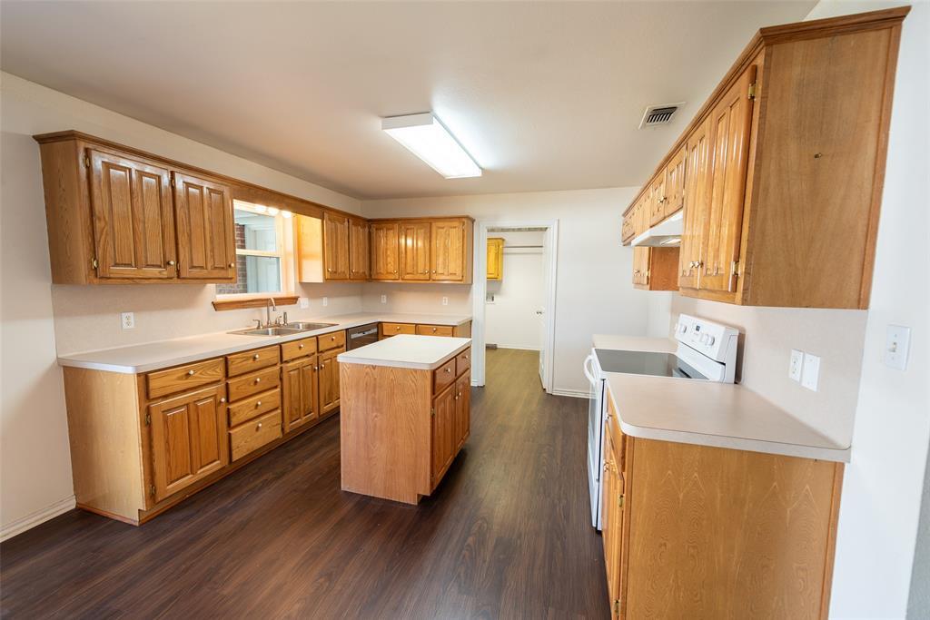 Property Photo: 604 Mustang TX 75457