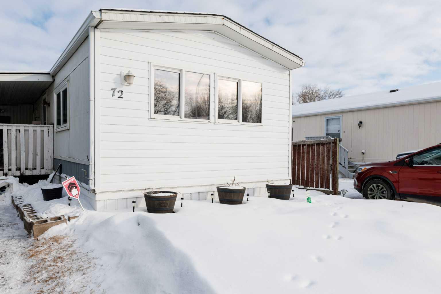 Property Photo:  4922 Womacks Road 72  AB T0M 0J0 