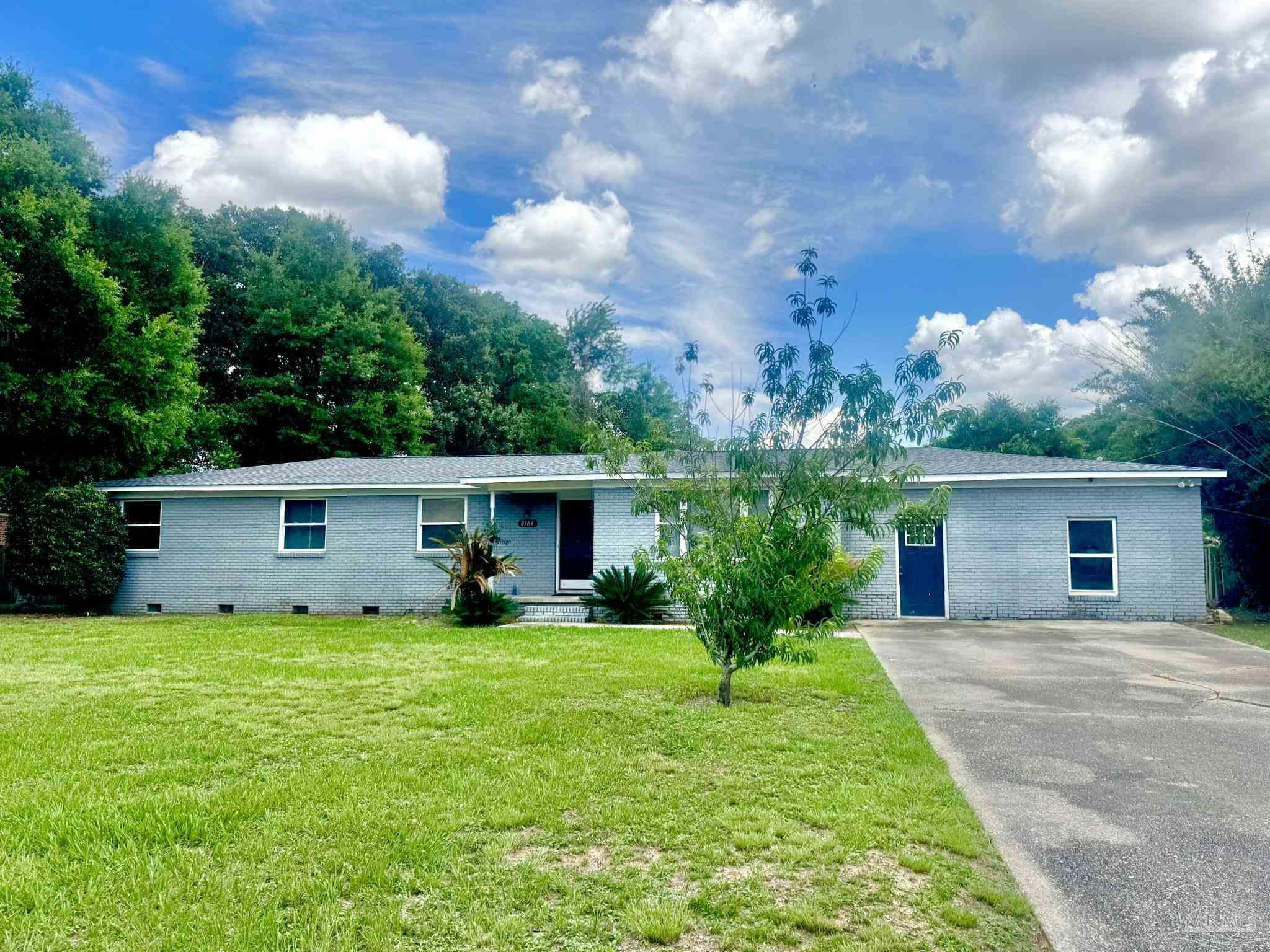 Property Photo: 8184 Excelsior Dr FL 32514