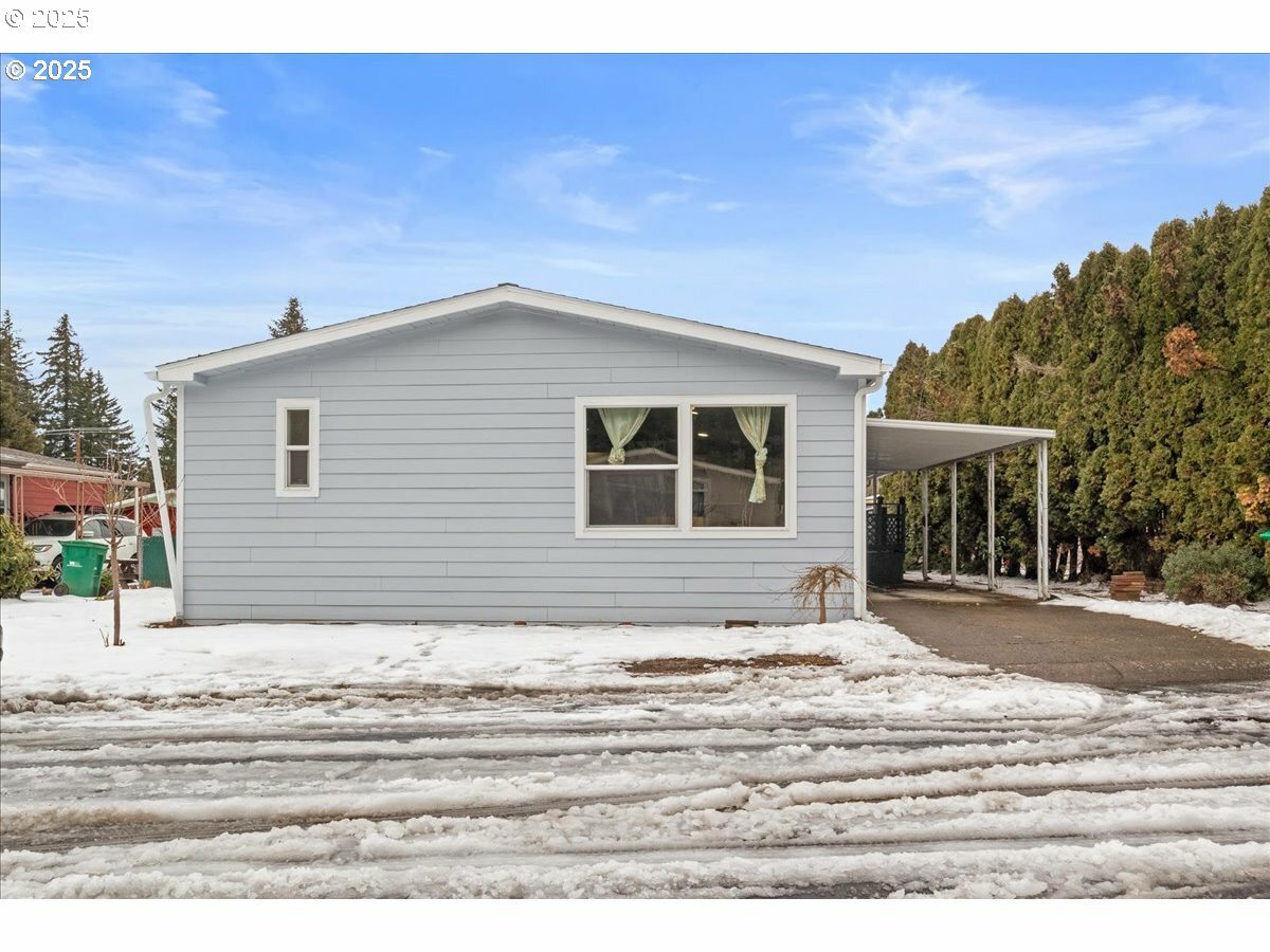 Property Photo: 16000 SE Powell Blvd 12 OR 97236