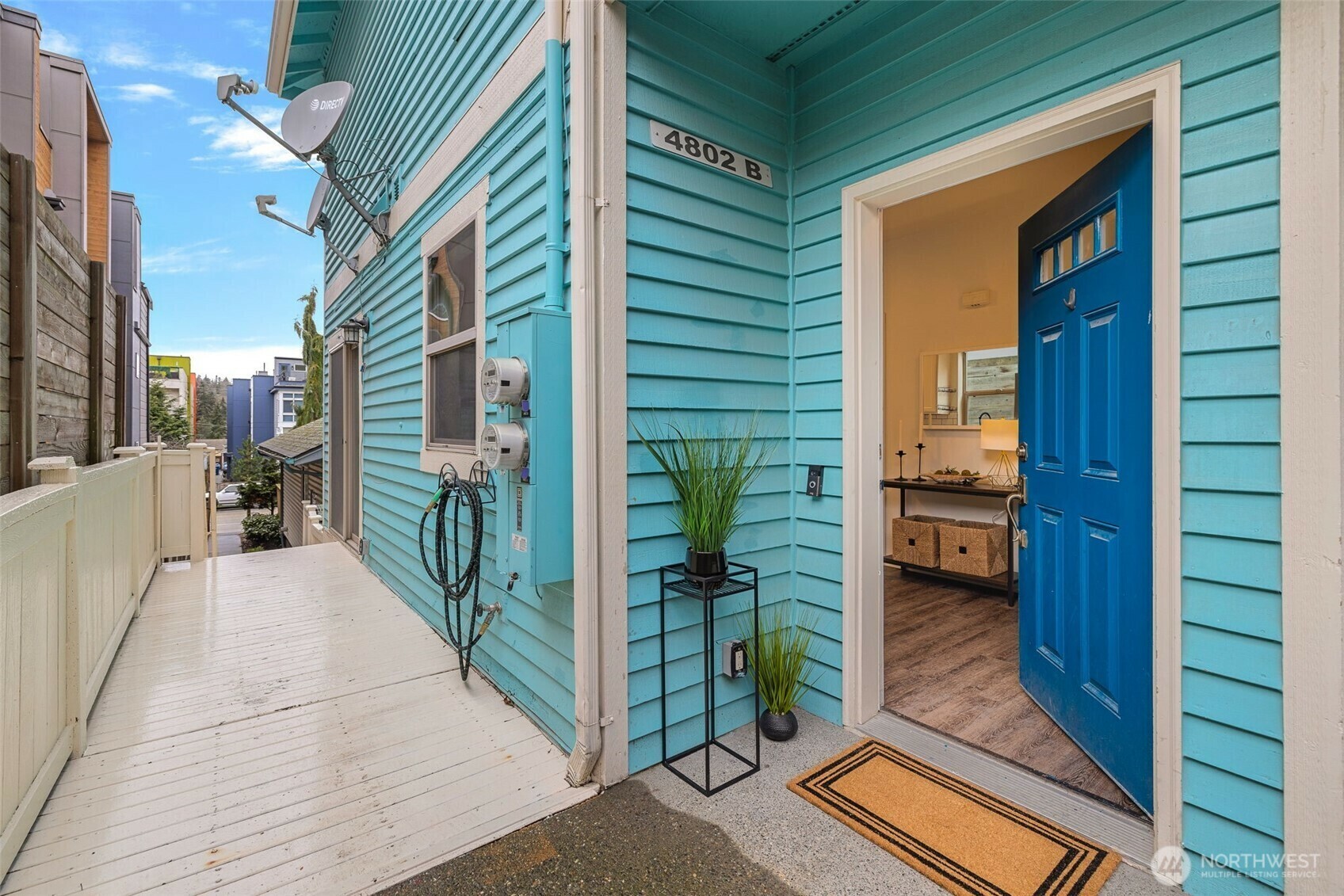 Property Photo: 4802 Delridge Way SW B WA 98106