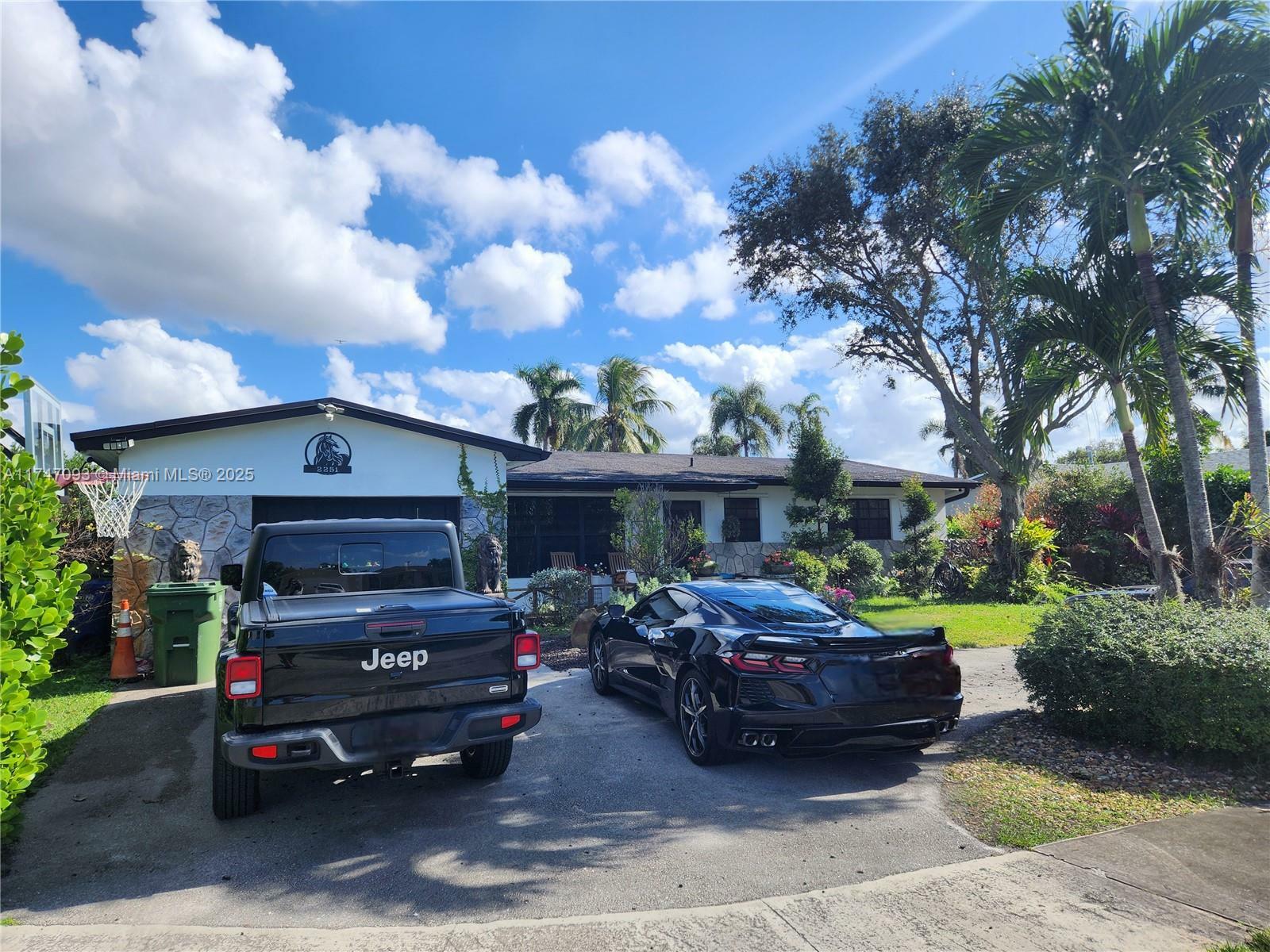 Property Photo:  2251 NW 87th Terrace  FL 33024 