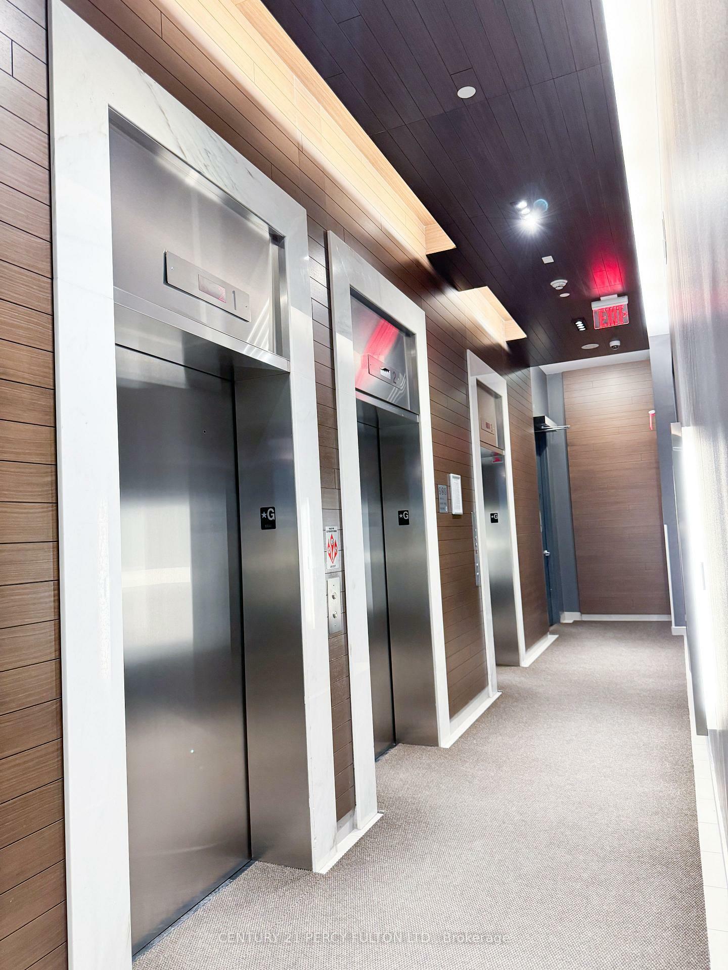 Photo de la propriété:  105 George St 1003  ON M9N 2B6 
