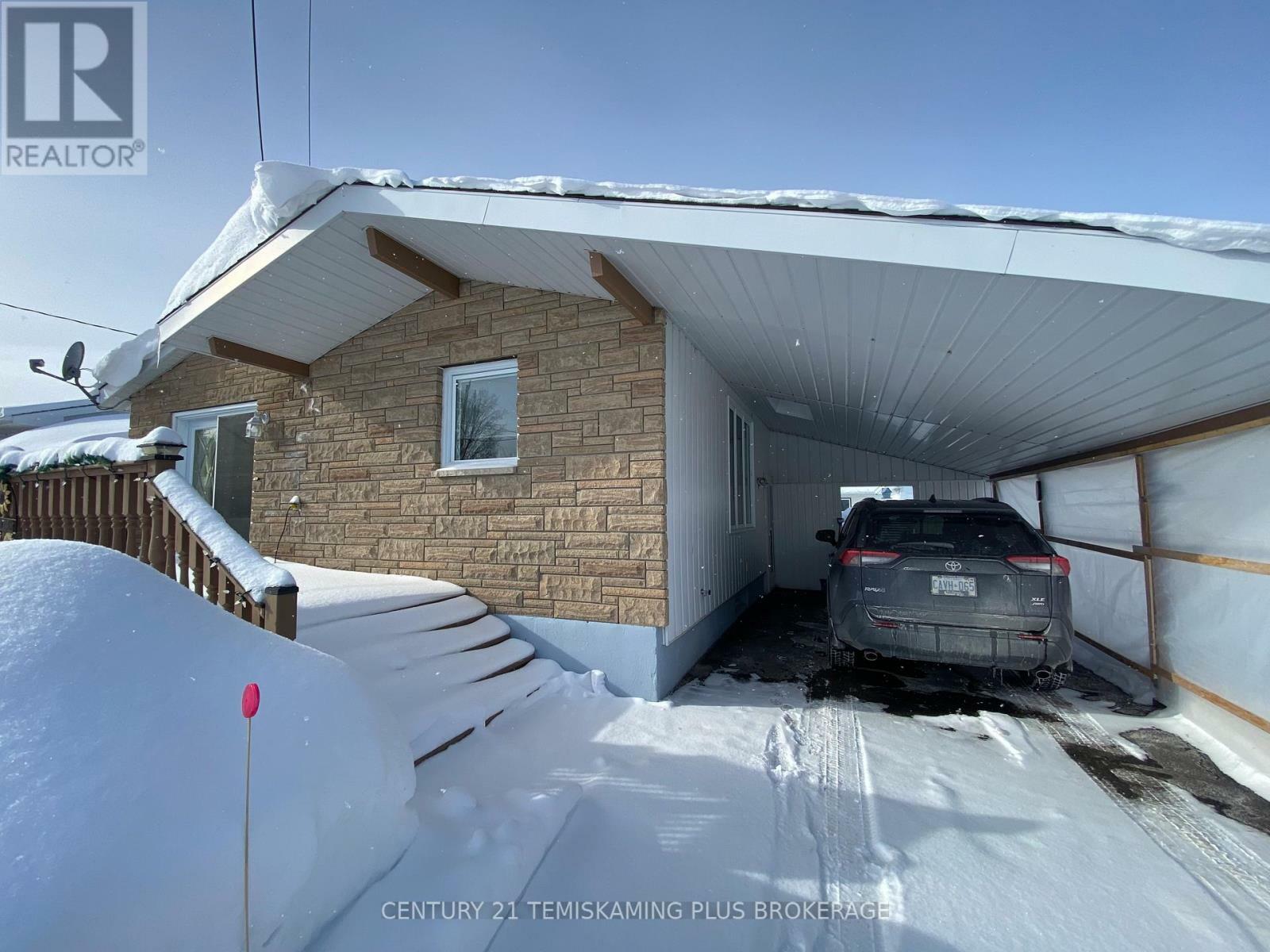 Photo de la propriété:  457 Sutcliff Crescent  ON P0J 1P0 