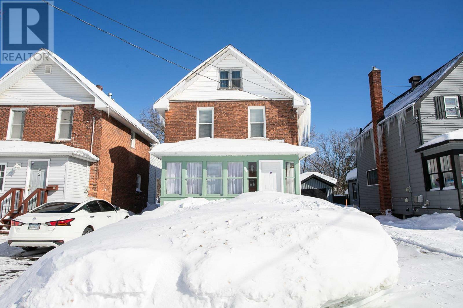 Property Photo:  94 London St  ON P6A 2S4 