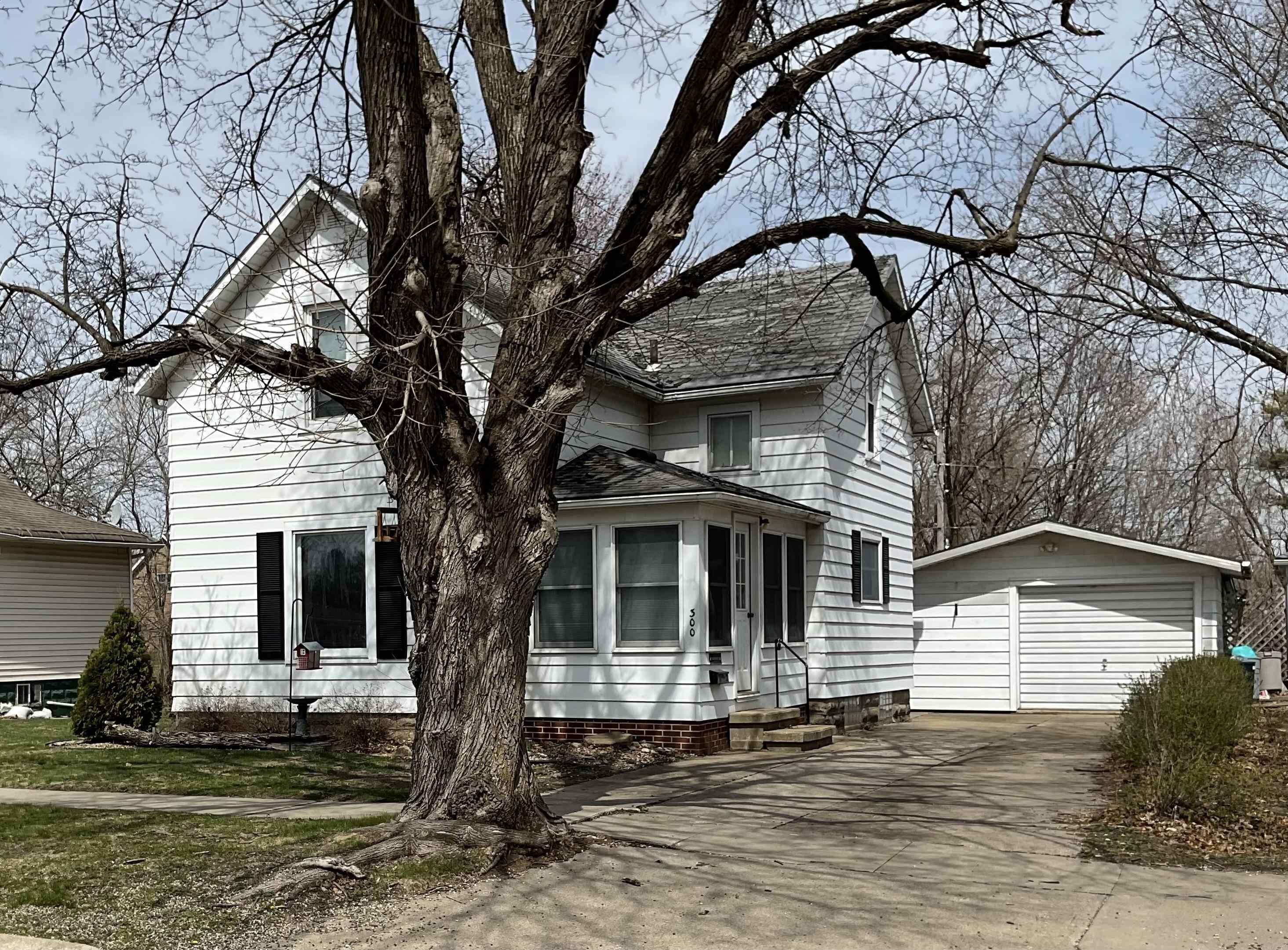 Property Photo: 300 W 6th Street IA 50674