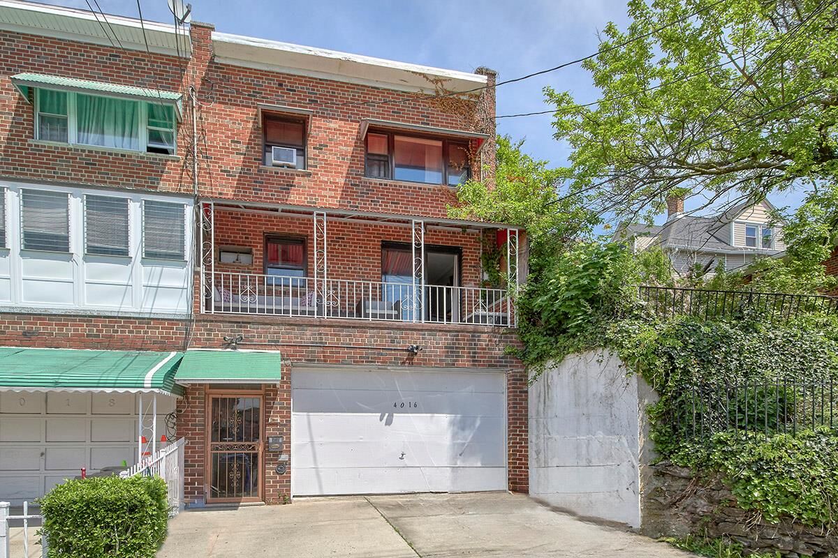 Property Photo:  4016 Wilder Avenue  NY 10466 