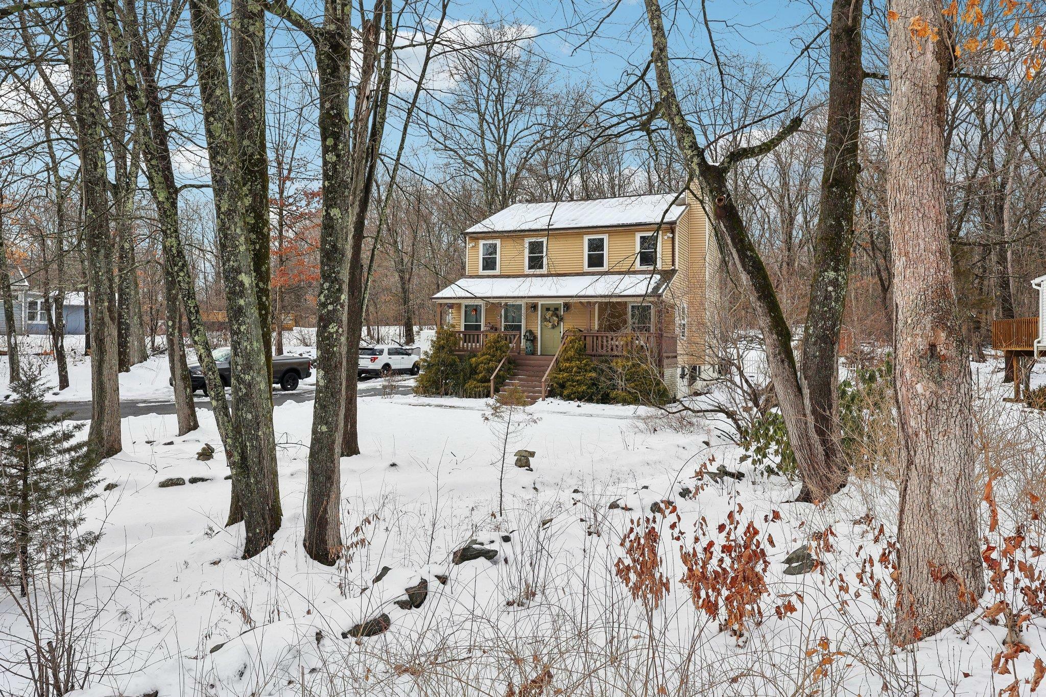 Property Photo:  9 Sarvis Lane  NY 12550 