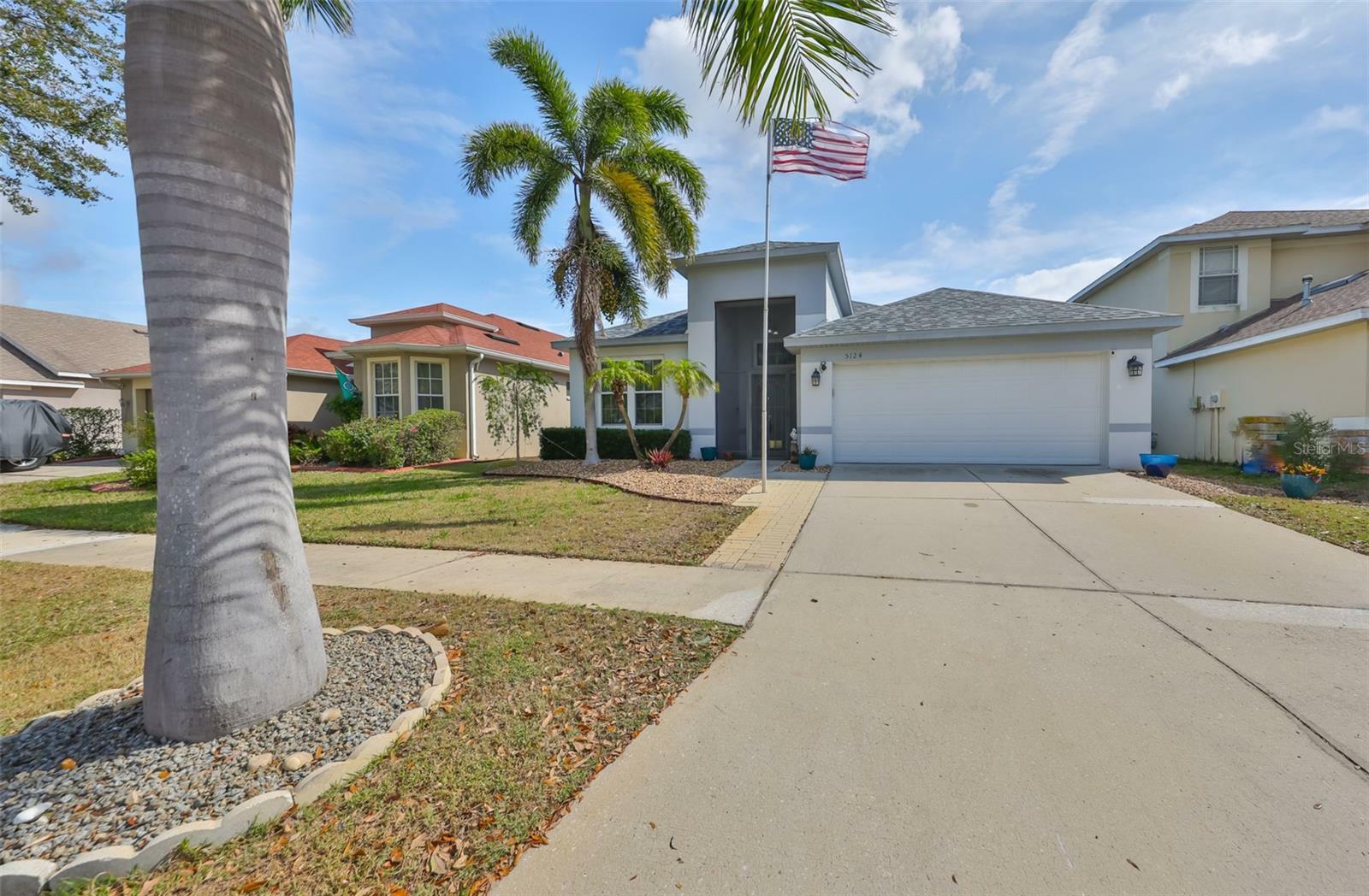 Property Photo:  5124 Clover Mist Drive  FL 33572 