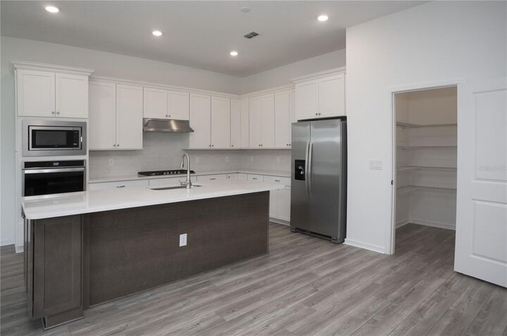 Property Photo: 14184 Hammock Crest Way FL 33569