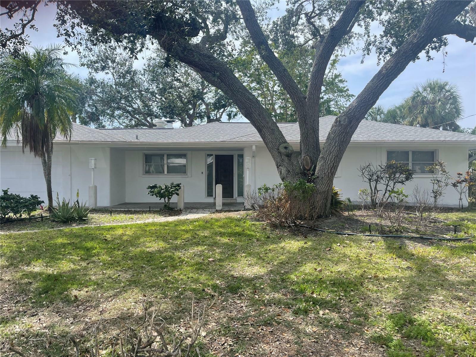 Property Photo:  822 Paradise Way  FL 34242 