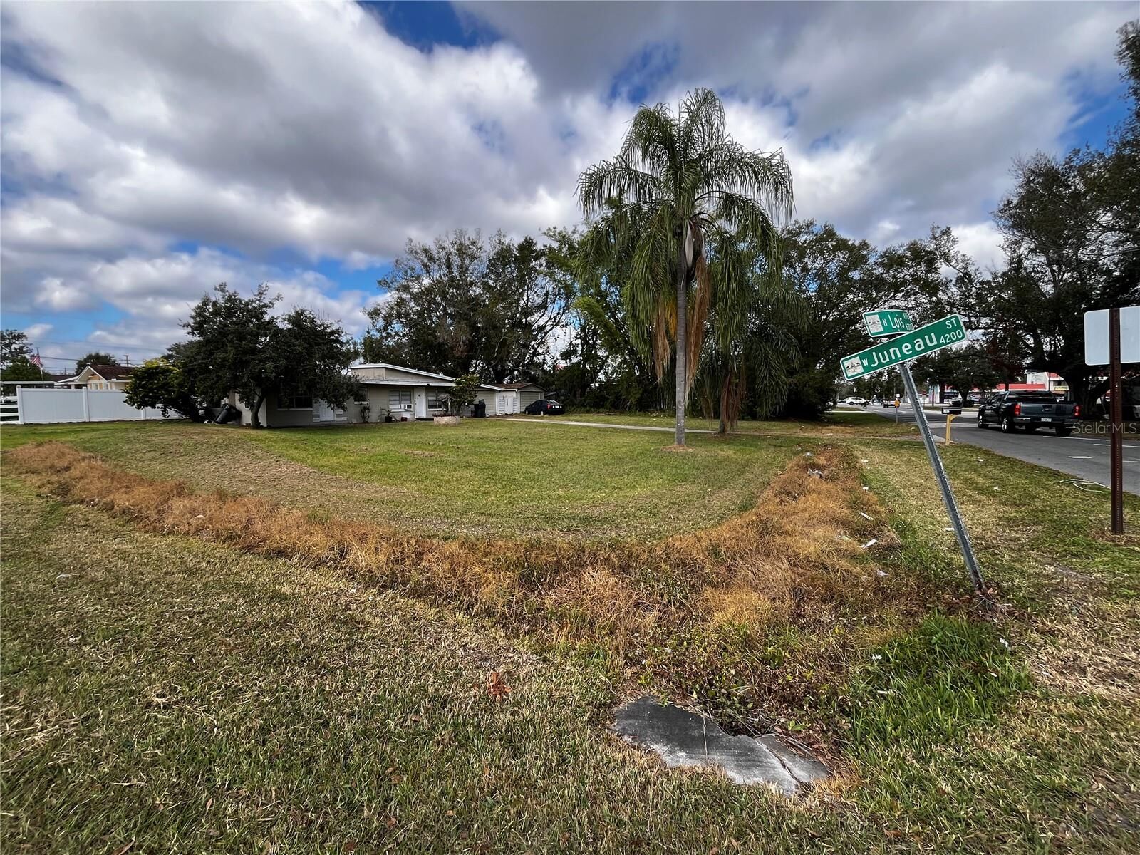 Property Photo: 8302 N Lois Avenue FL 33614