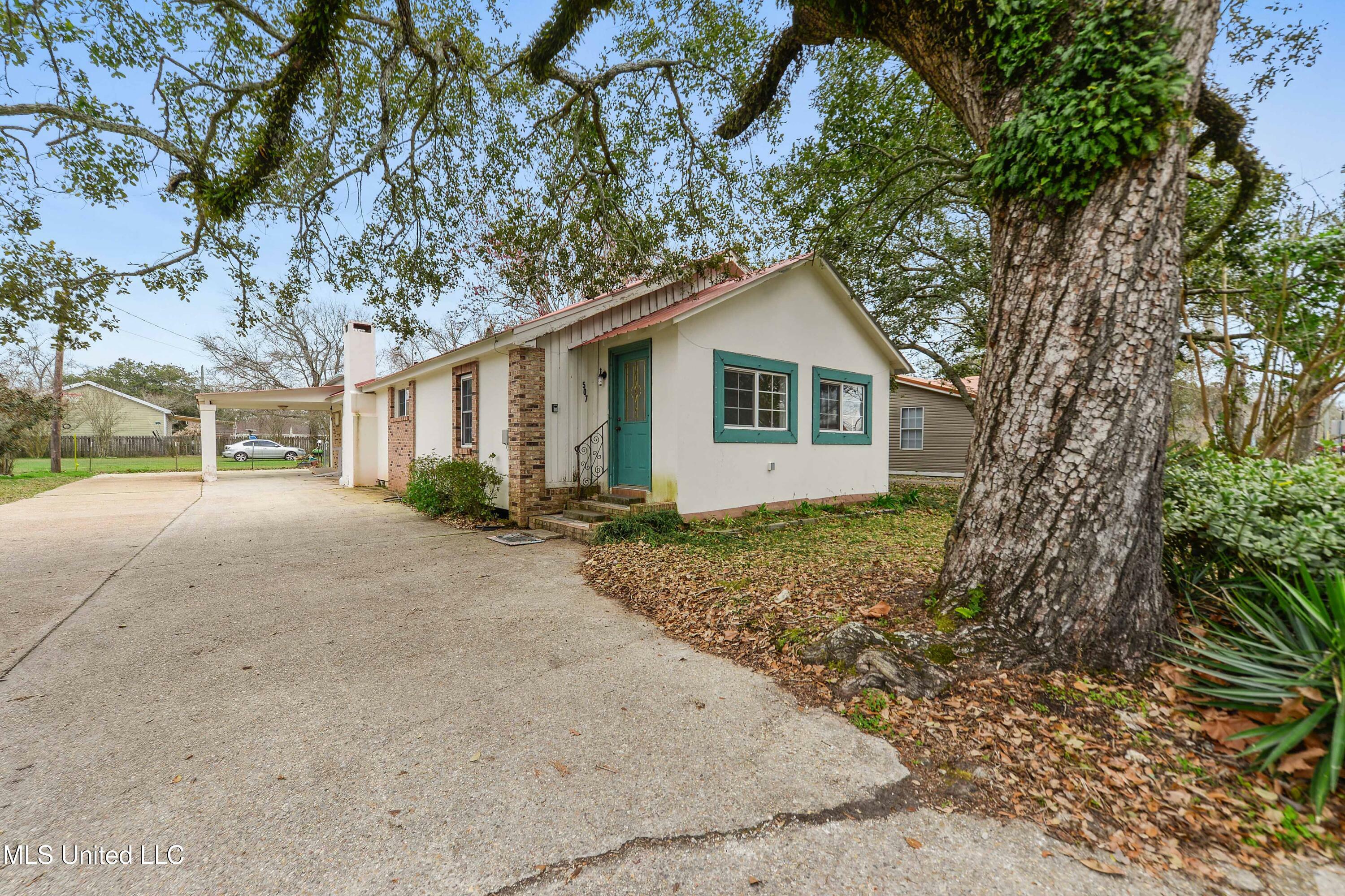 Property Photo:  507 Main Street  MS 39520 