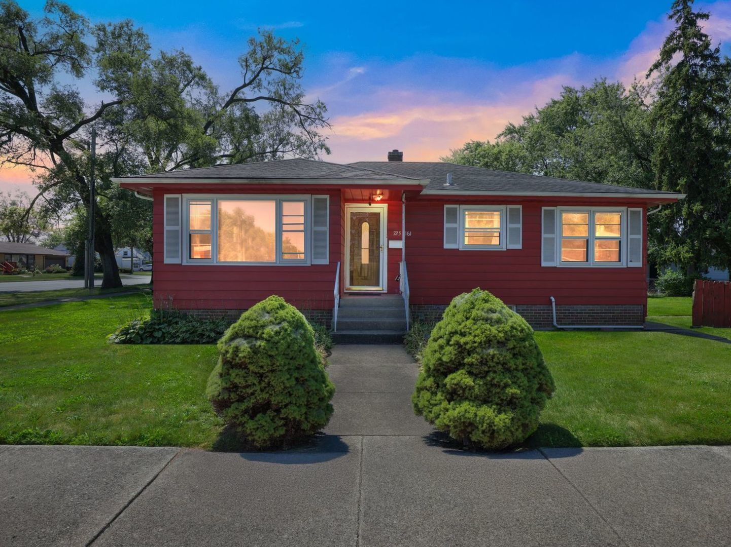 Property Photo:  725 E 161st Street  IL 60473 