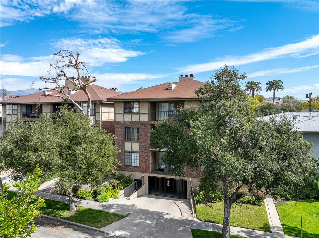 Property Photo: 336 N Louise Street 7 CA 91206