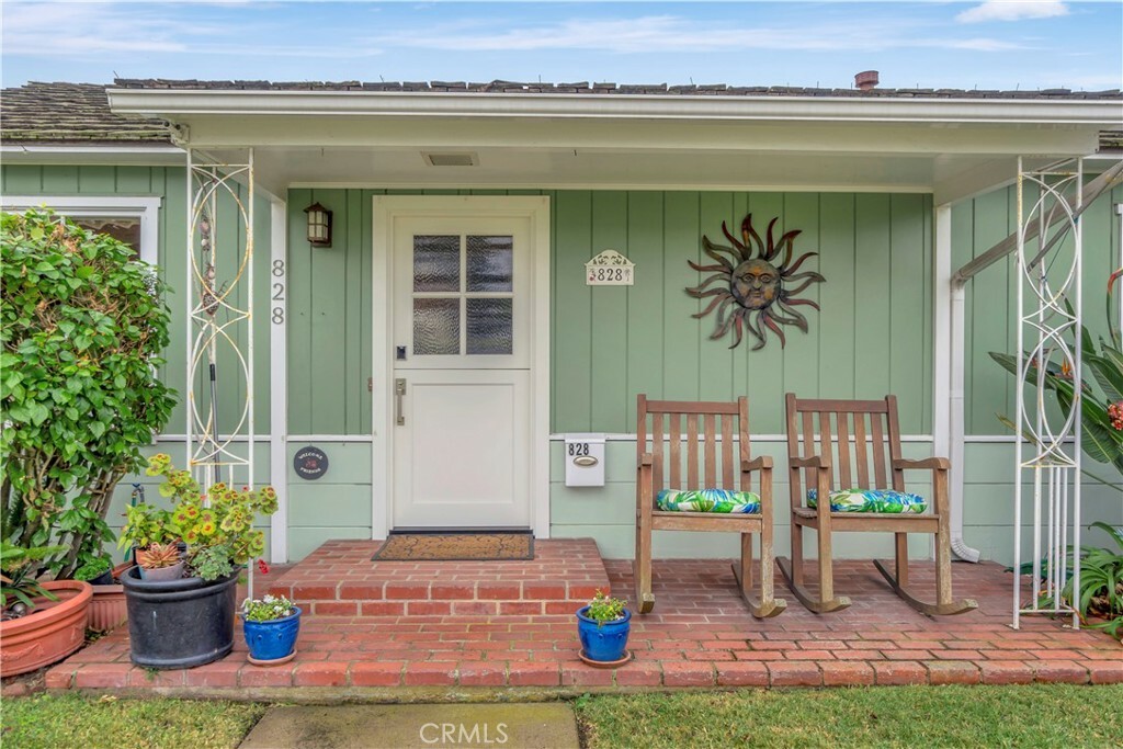 Property Photo:  828 14th Street  CA 92648 