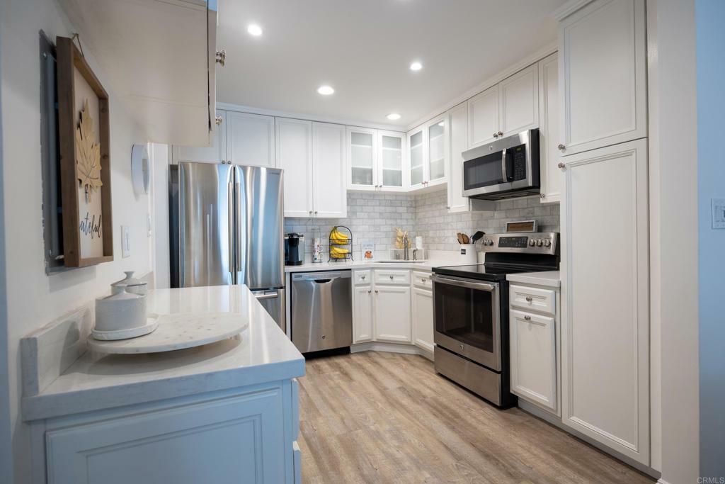 Property Photo: 165 N Swall Drive 303 CA 90211