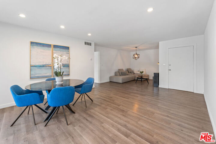 Property Photo:  5414 Newcastle Avenue 1  CA 91316 