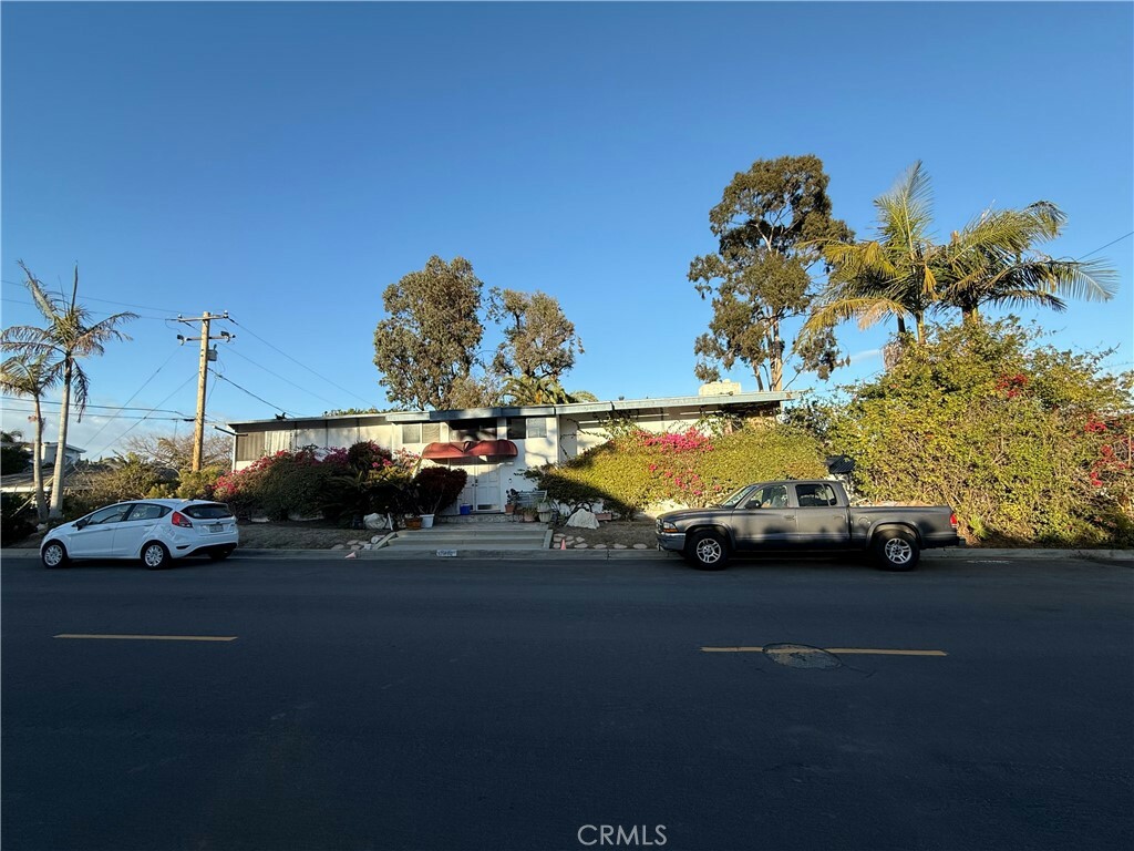 Property Photo: 2200 Lake Park Lane CA 92660