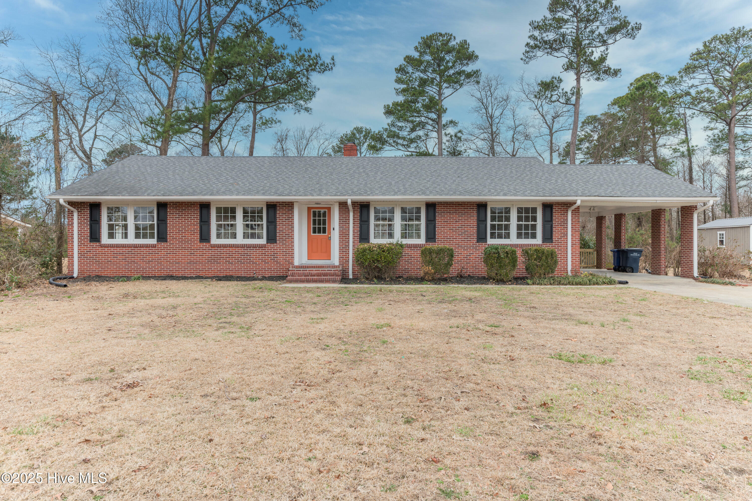 Property Photo: 609 River Court NC 28540