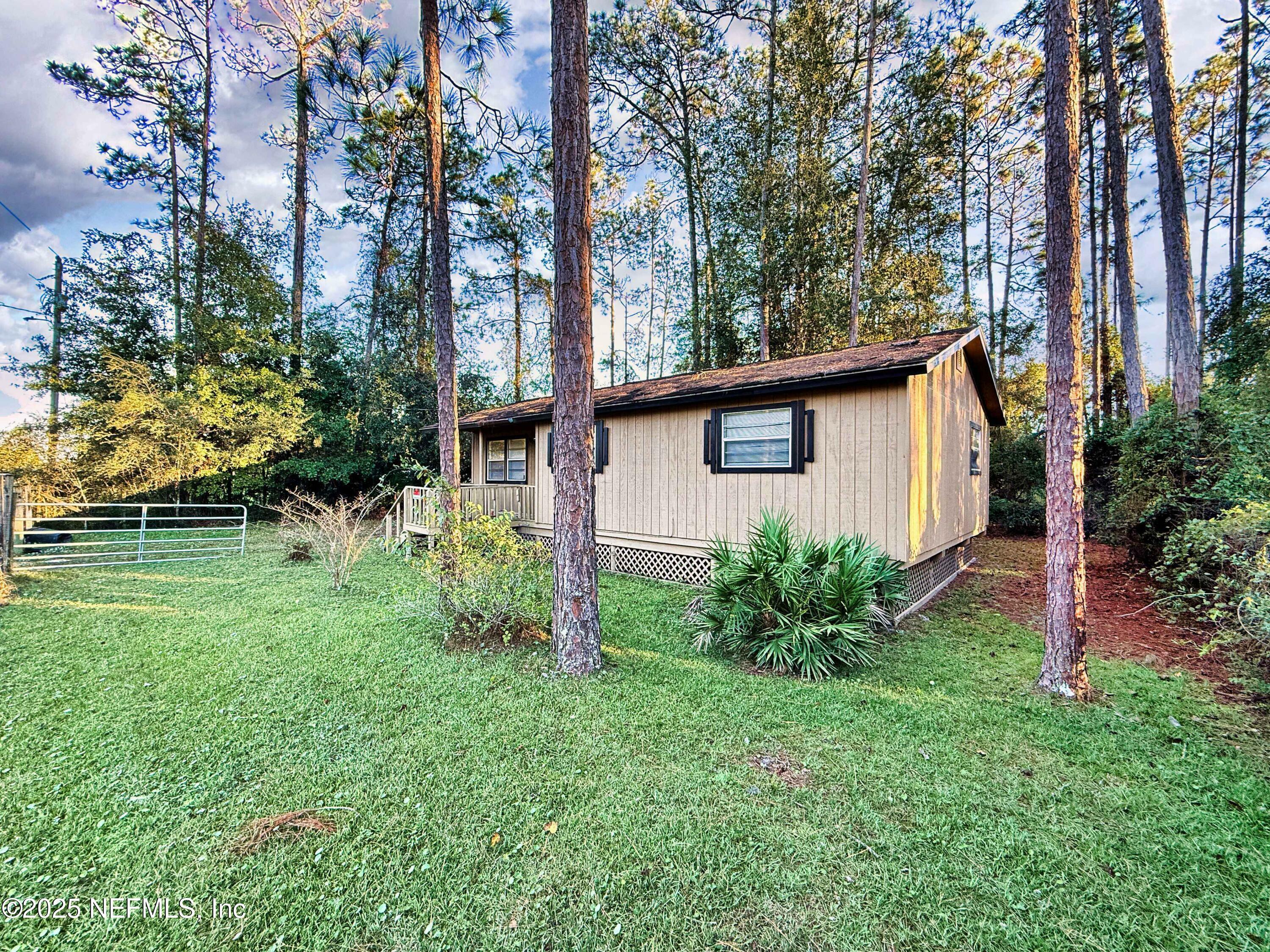 Property Photo: 20 N Dolphin Avenue FL 32068