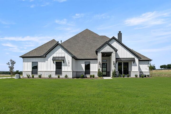 Property Photo: 1017 Lake Prairie Trail TX 76126