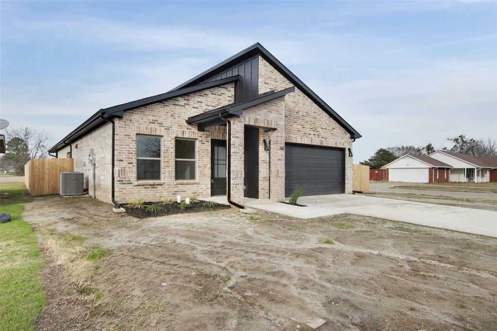 Property Photo:  700 Aldridge Street  TX 75428 