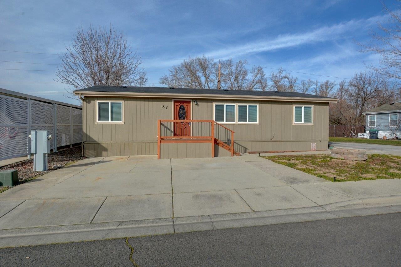Property Photo:  10 E South Stage Road Spc 87  OR 97501 