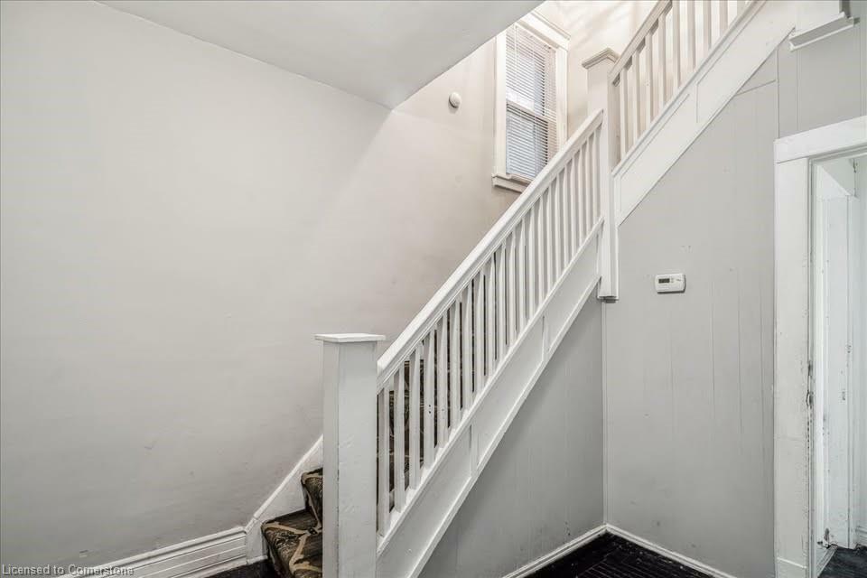 Property Photo:  124 Ottawa Street N 2  ON L8H 3Z1 