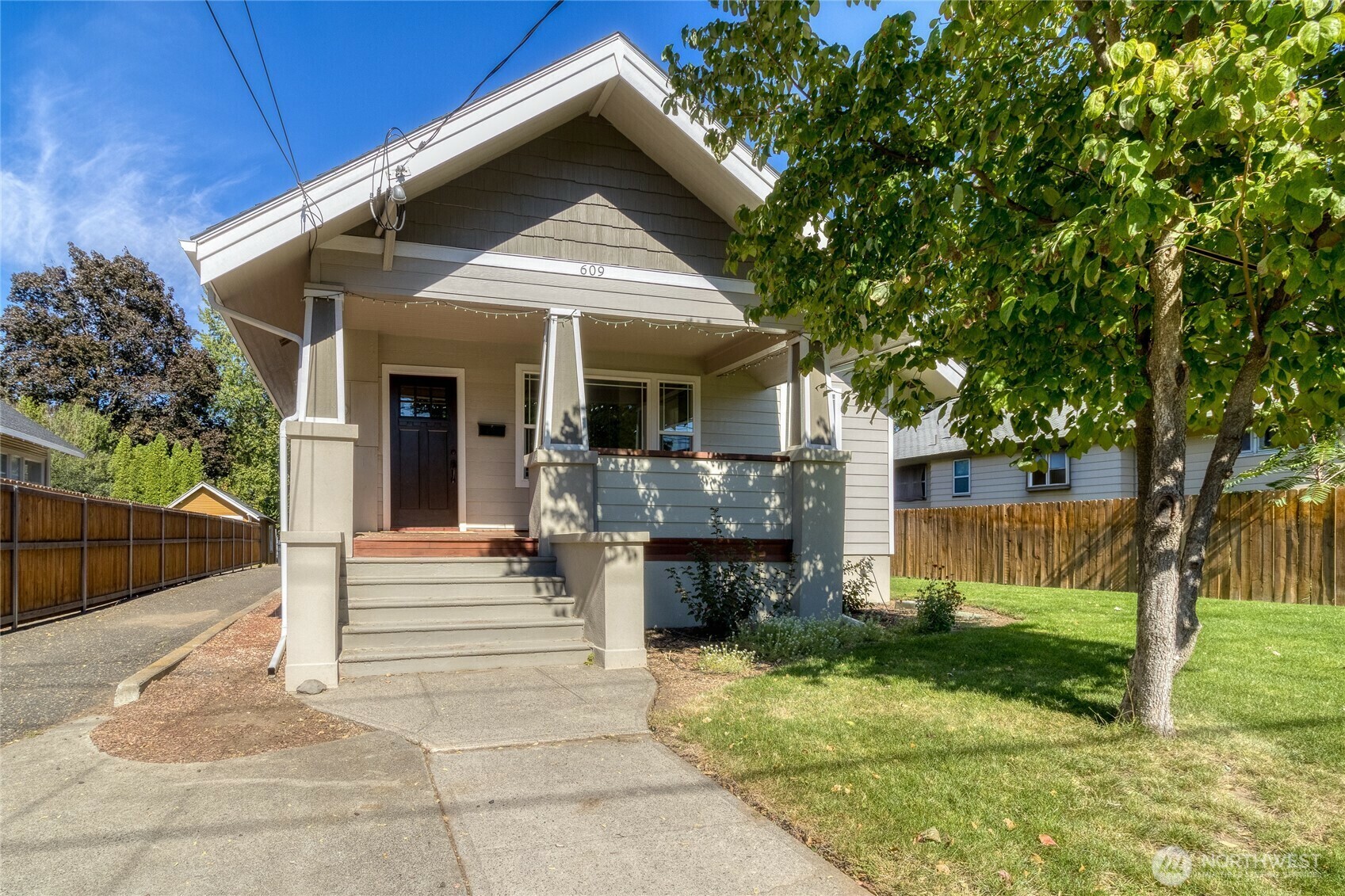 Property Photo:  609  Pleasant Street  WA 99362 