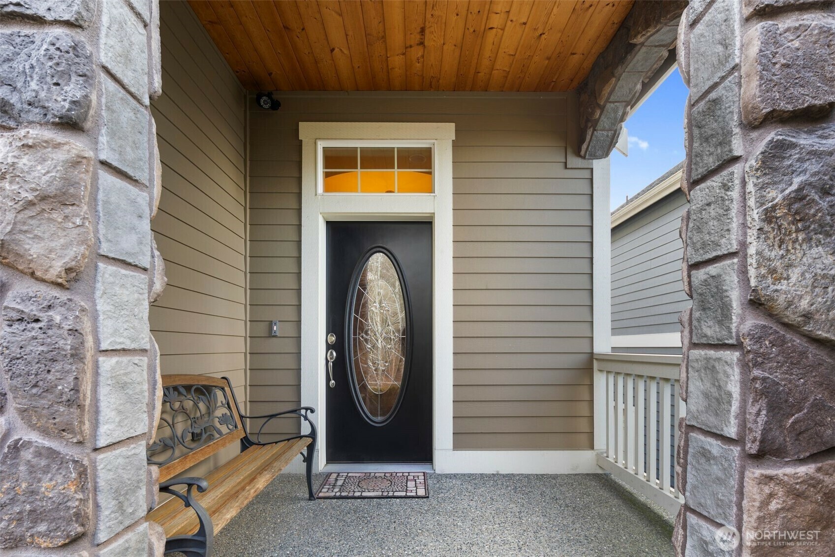 Property Photo:  805 S 37th Place  WA 98055 